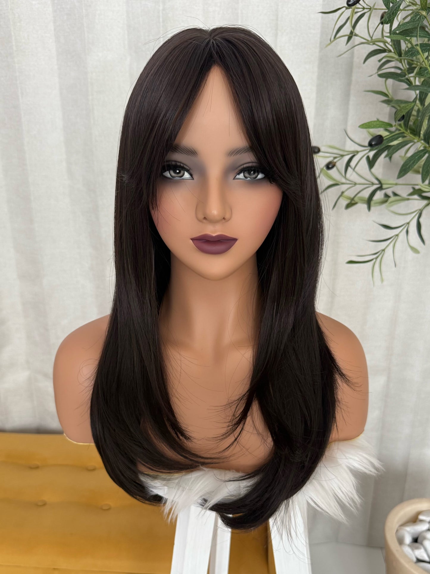 Carlyn castaño oscuro