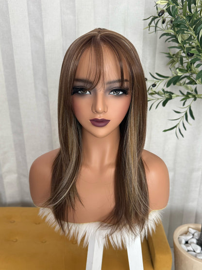 THEA CASTAÑO CALIDO CON MECHAS