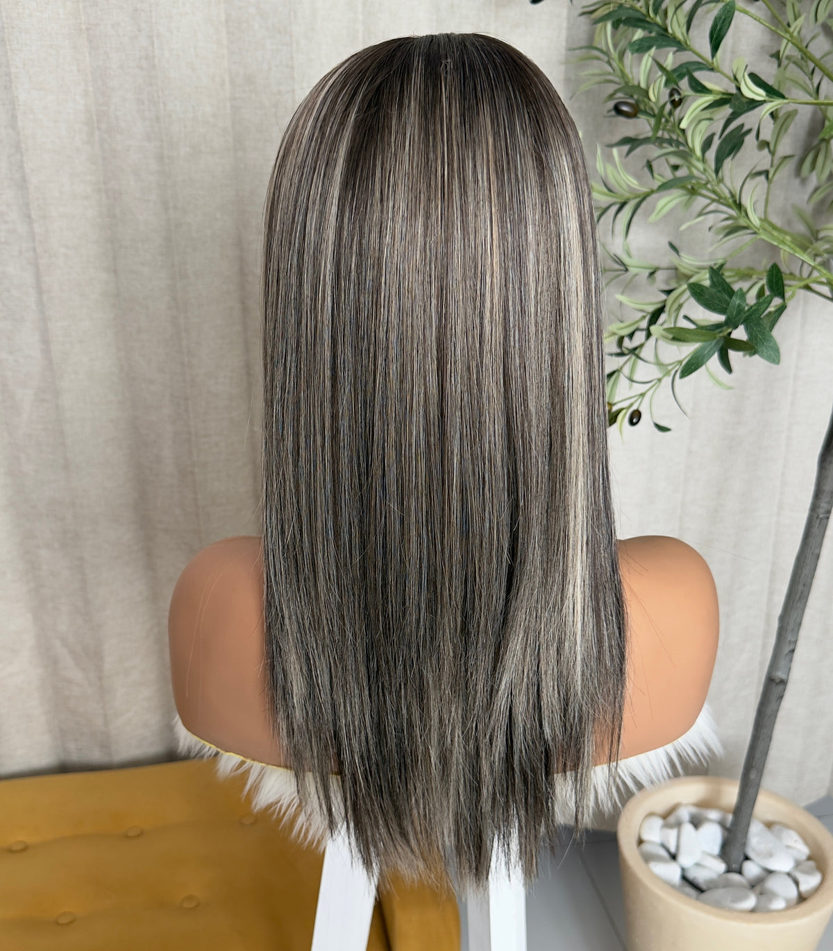 Vivian  Castaño Mechas Beige 20” Partido Libre Lace 13*6