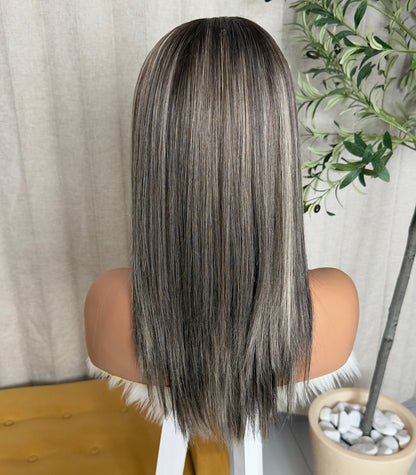 Vivian  Castaño Mechas Beige 20” Partido Libre Lace 13*6