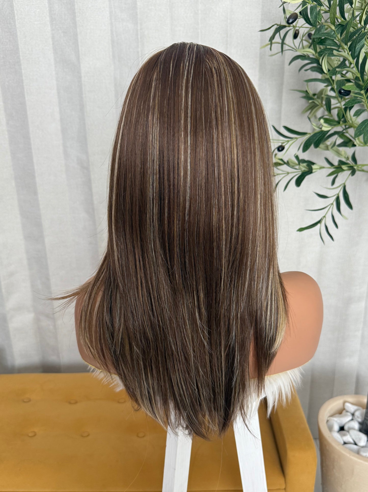 THEA CASTAÑO CALIDO CON MECHAS