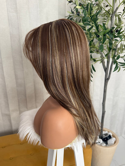 THEA CASTAÑO CALIDO CON MECHAS
