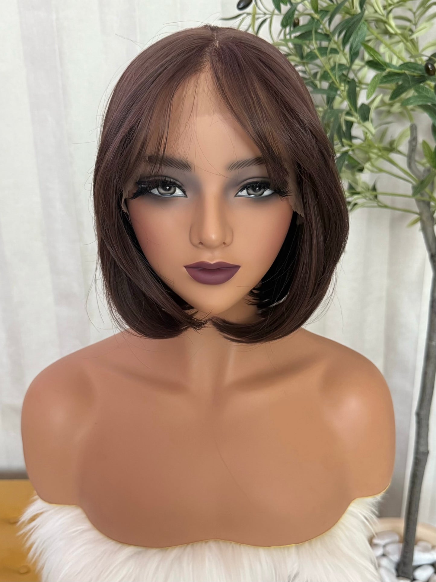 Romee T-Castaño Caoba
