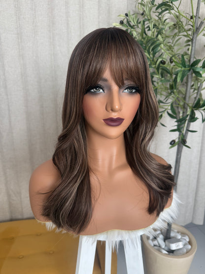 Jessy T-Castaño con Mechas 18” Gorro Básico
