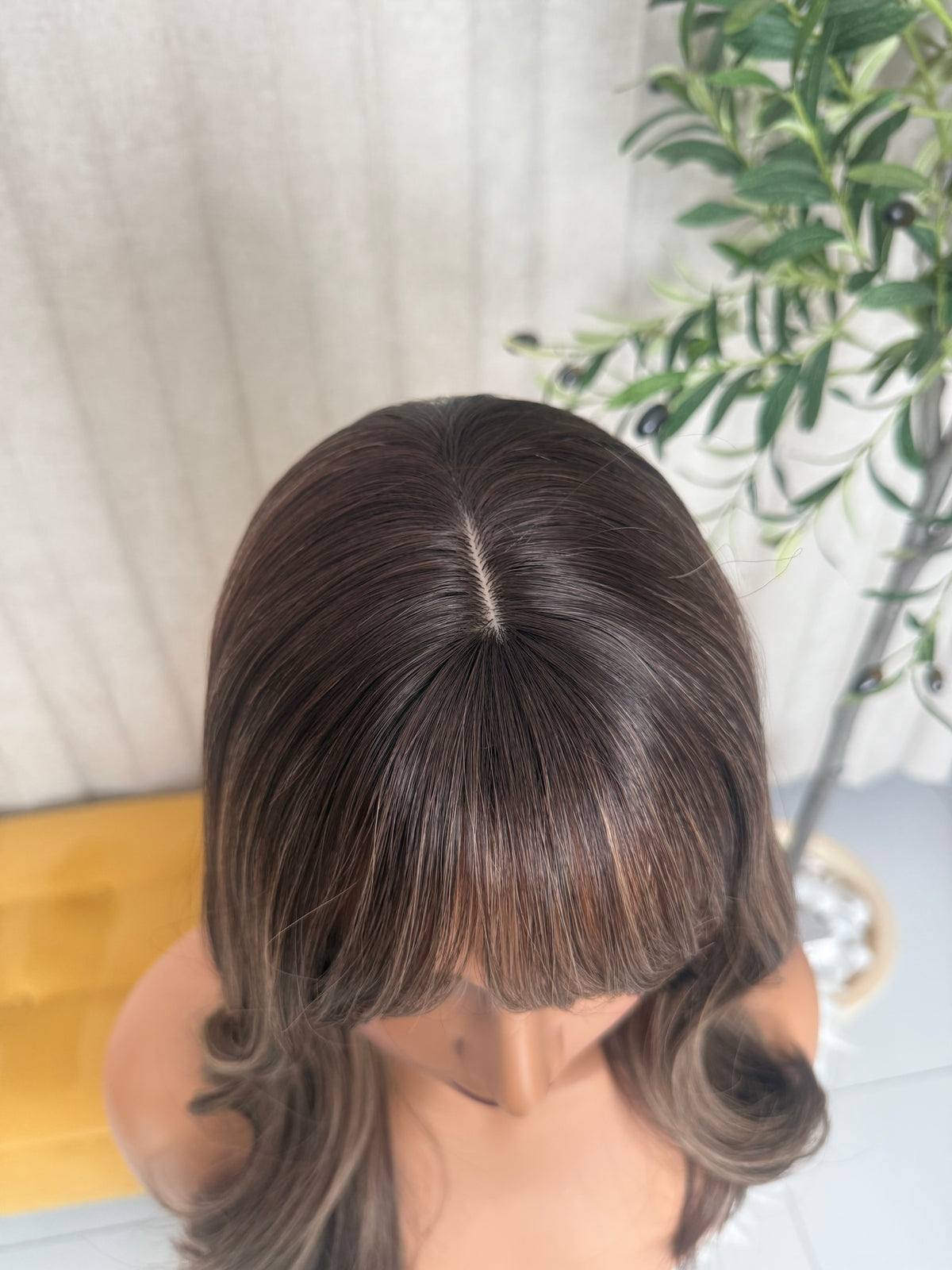 Jessy T-Castaño con Mechas 18” Gorro Básico
