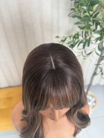 Jessy T-Castaño con Mechas 18” Gorro Básico