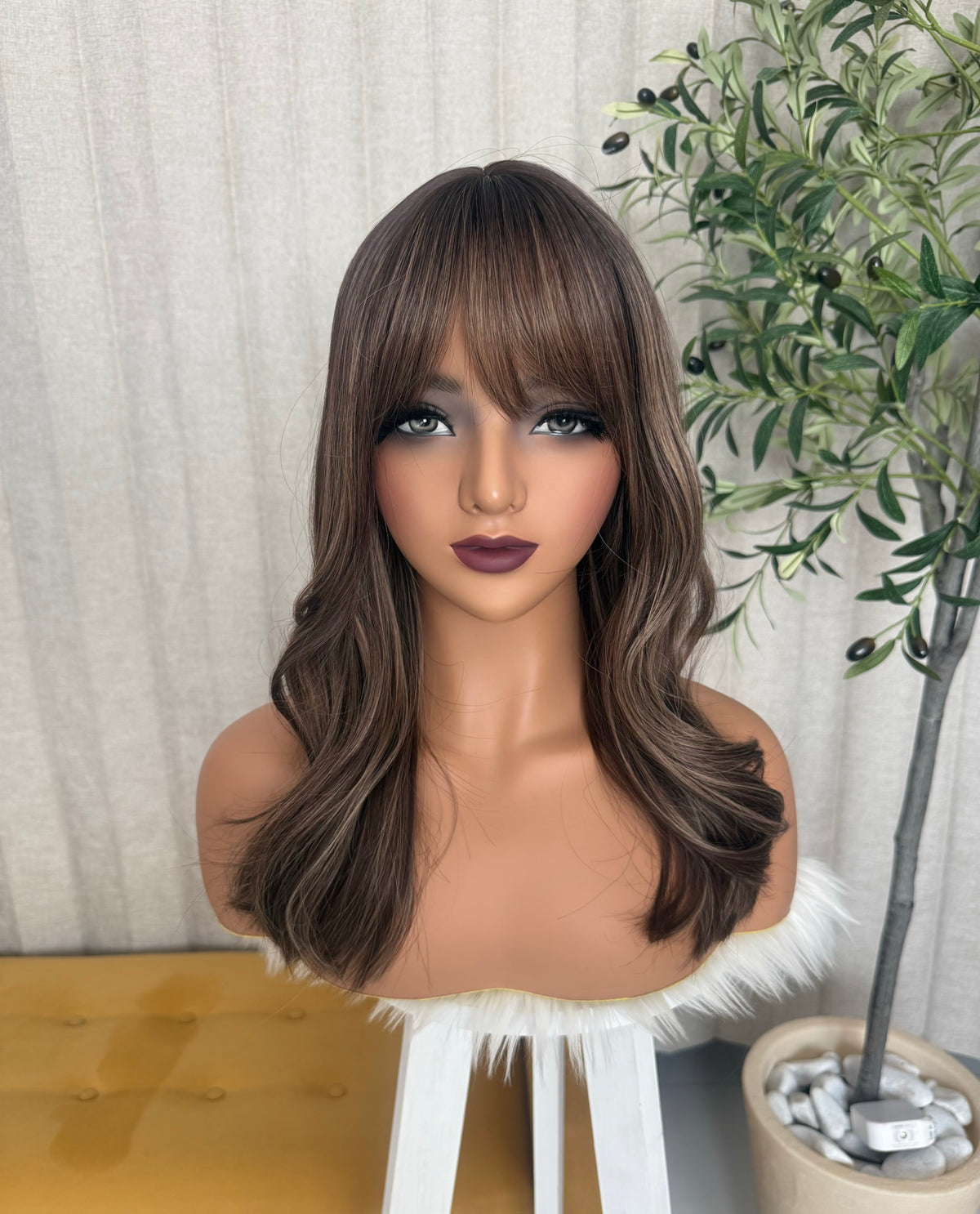 Jessy T-Castaño con Mechas 18” Gorro Básico