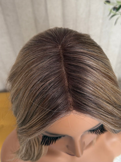 Gisel T-  Rubio Mechas Mantequilla 10” Partido Libre, Mono Lace