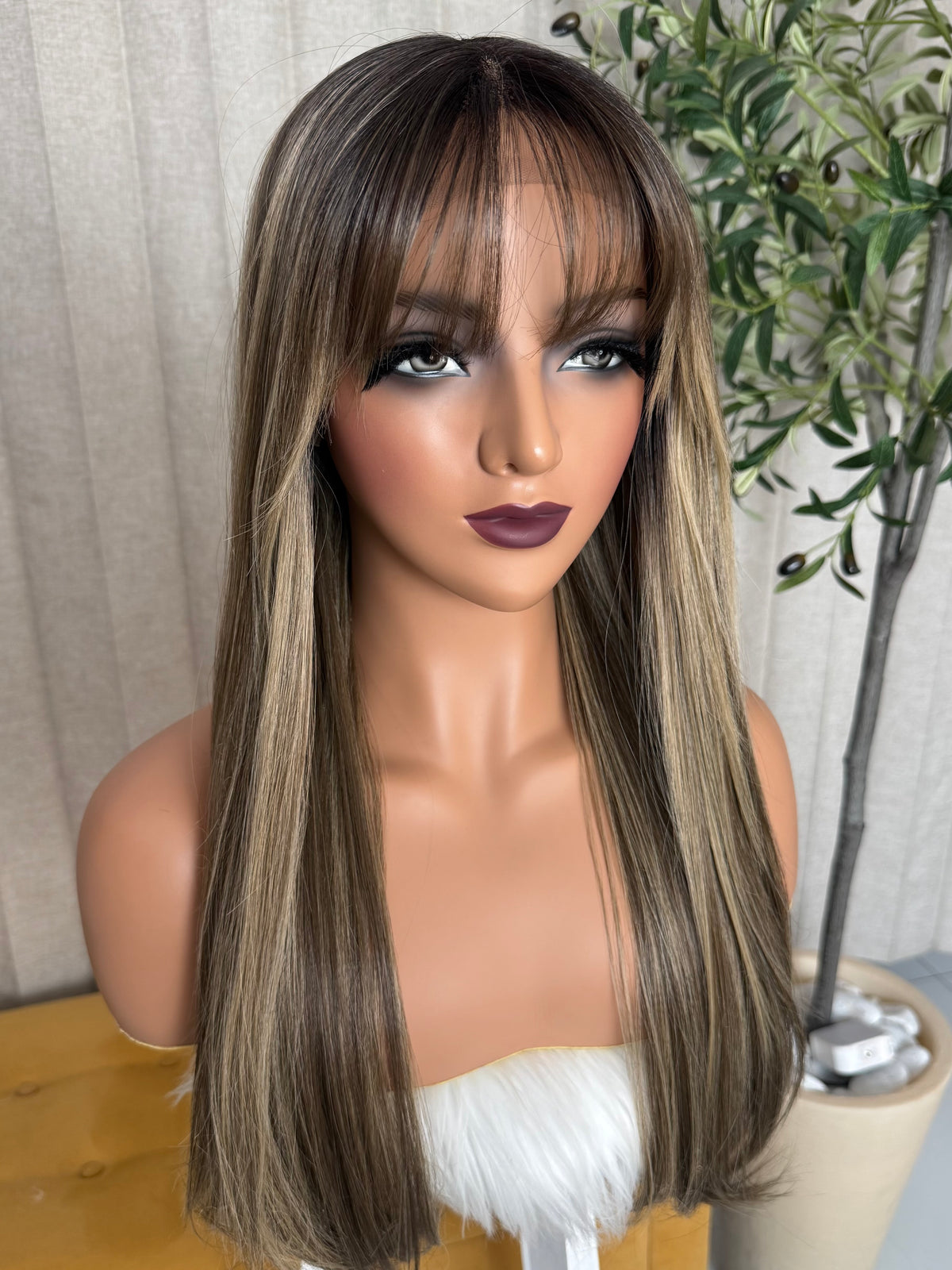 Nuria T-Mechas Rubias  24” Partido Fijo