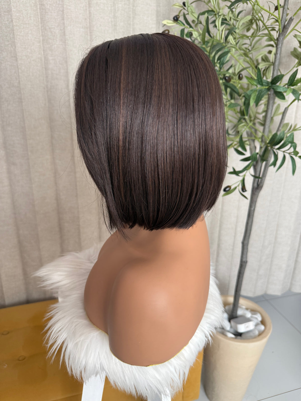 Ivet Castaña 10” Corte Bob Partido Libre 13*3