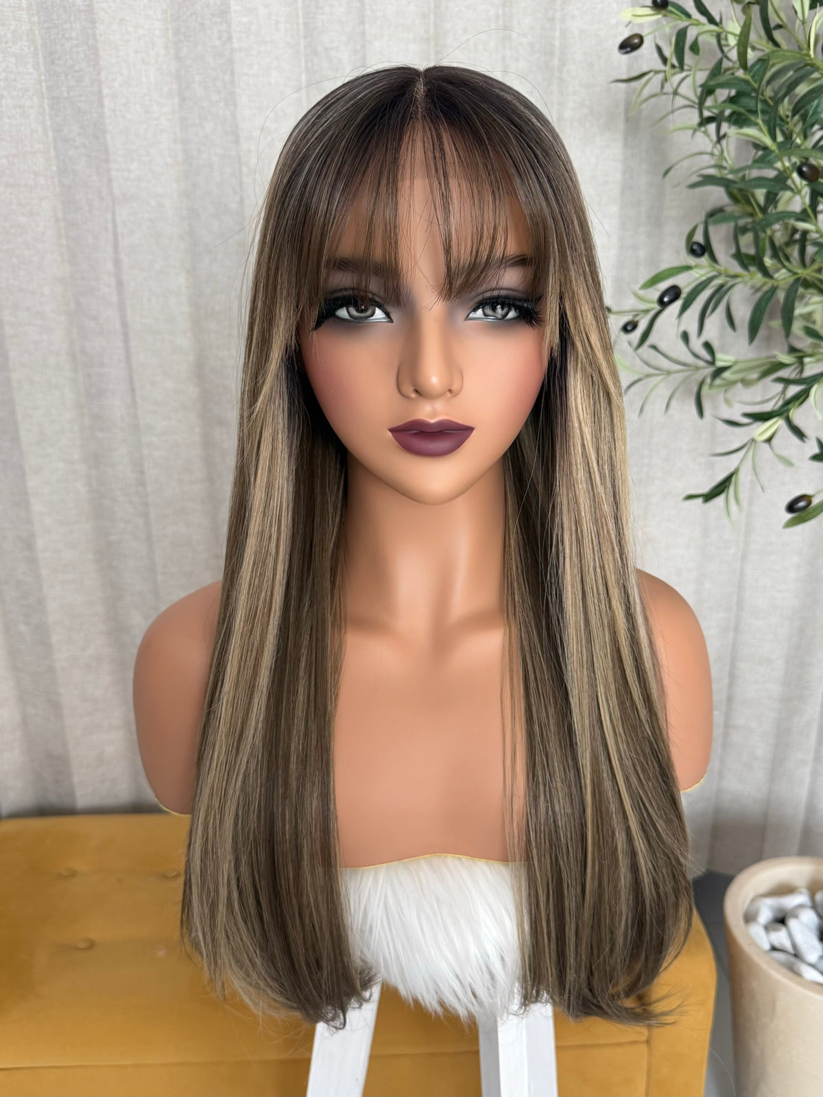 Nuria T-Mechas Rubias  24” Partido Fijo