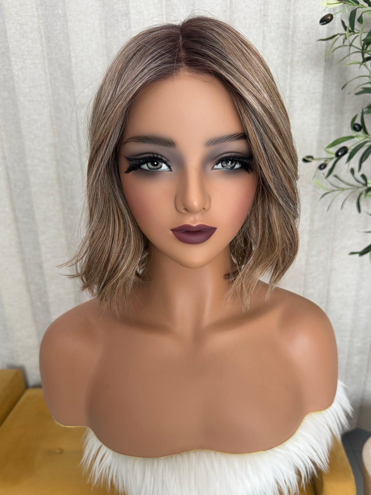Gisel T-  Rubio Mechas Mantequilla 10” Partido Libre, Mono Lace