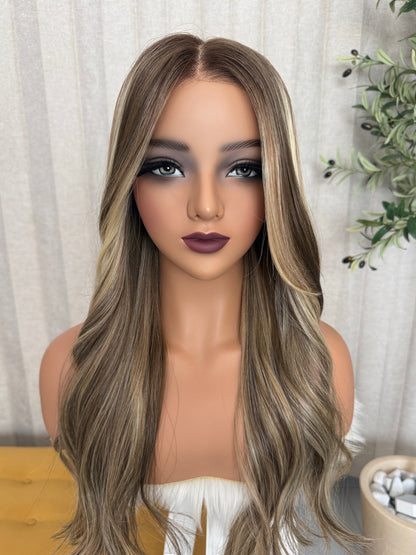 Dafne T- Rubio Dorado 24” Partido Libre glueless